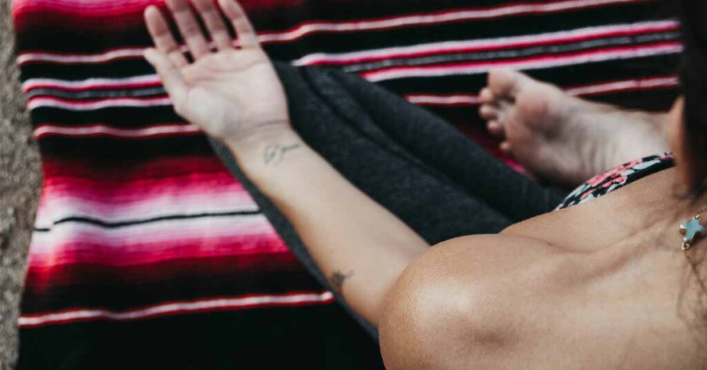 how to use a yoga blanket for beginners